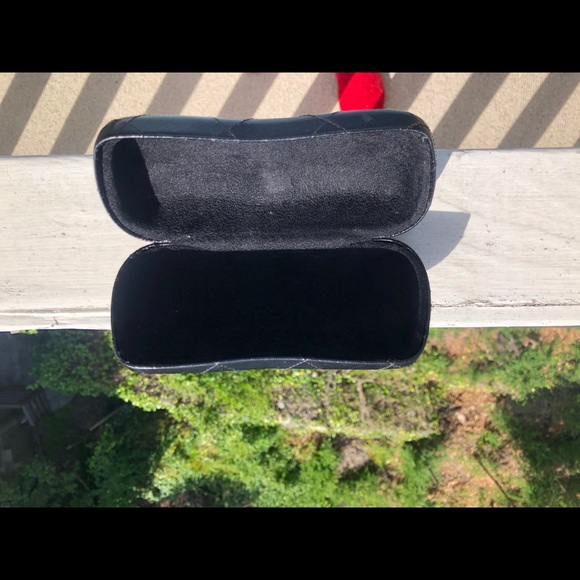 Gorgeous CHANEL large eyewear case - Picture 2 of 4